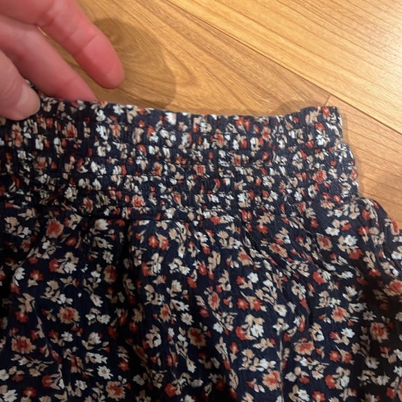 3/$20 Hollister XXS Navy shorts with rust/red white tan flowers. - Picture 4 of 5